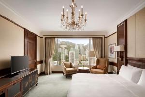 TV i/ili multimedijalni sistem u objektu Island Shangri-La, Hong Kong