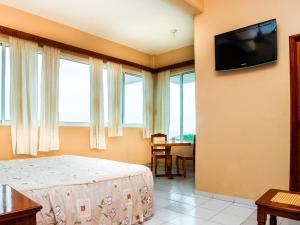 TV a/nebo společenská místnost v ubytování Hotel El Faro