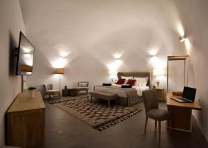 TV a/nebo společenská místnost v ubytování Deep Earth Villas