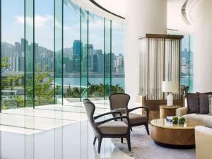 Area soggiorno di Kerry Hotel Hong Kong by Shangri-la