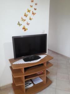 TV a/nebo společenská místnost v ubytování Apartmani Prpić