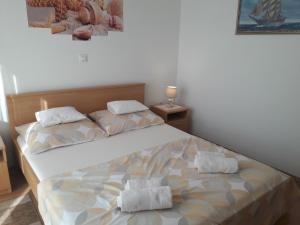 Postel nebo postele na pokoji v ubytování Apartmani Prpić