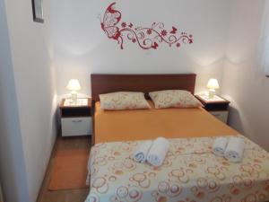 Postel nebo postele na pokoji v ubytování Apartmani Prpić
