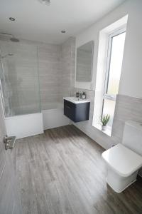Bilik mandi di 11 Breakwaters Way - Sandown +30 gambar