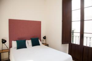 Posteľ alebo postele v izbe v ubytovaní Guzman El Bueno Suites