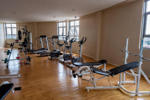 a gym with several treadmills and exercise bikes at Tower Franca Hotel in Franca