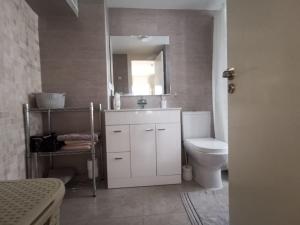A bathroom at Otylia La Calma Sun Apartment With Sea View