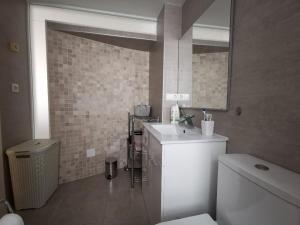 A bathroom at Otylia La Calma Sun Apartment With Sea View