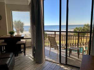 Modern and Breathtaking Oceanfront 1BD Condo Patricia Grand Resort