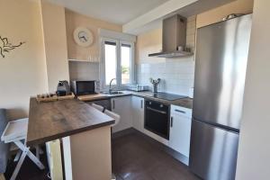 Kuchnia lub aneks kuchenny w obiekcie Apartamento con vistas al mar, playa de Carnota!