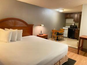 A kitchen or kitchenette at Travelodge by Wyndham Laurel Ft Meade Near NSA