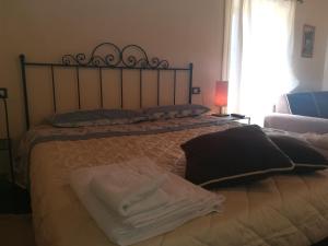 A bed or beds in a room at CASALE SAN FORTUNATO