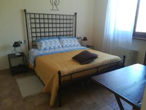 A bed or beds in a room at CASALE SAN FORTUNATO