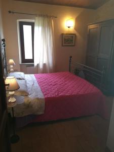 A bed or beds in a room at CASALE SAN FORTUNATO