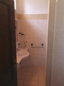 A bathroom at CASALE SAN FORTUNATO