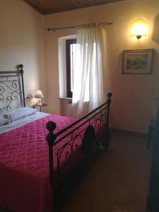 A bed or beds in a room at CASALE SAN FORTUNATO