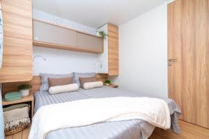 Кровать или кровати в номере Mobile Homes AZZURRO