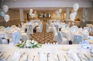 Restaurace v ubytování Holiday Inn Leeds Garforth by IHG