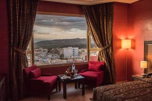 Nespecifikovaný výhled na hory nebo výhled na hory při pohledu z hotelu