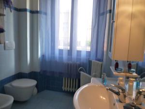 Et badeværelse på A 20 mt dal mare con ombrellone e sdraio in spiaggia + 19 billeder