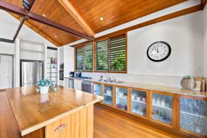 Gambar di galeri bagi Serenity - Mudjimba - Pet Friendly Holiday Home di Mudjimba