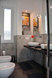 Ένα μπάνιο στο Florence apartment, garden and parking