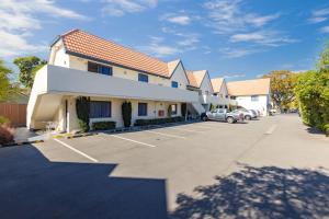 Budova, kde se motel nachází + 36 fotografií
