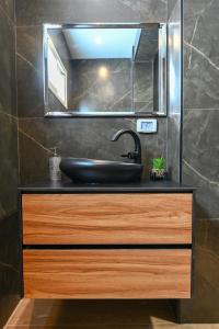 Lake Mansion Boutique Apartments tesisinde bir banyo