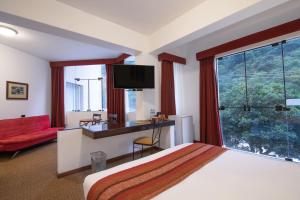 Postel nebo postele na pokoji v ubytování Tierra Viva Machu Picchu Hotel