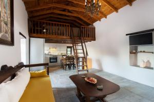 Gallery image of Myrsini's Castle House - Comfortable Residence with Large Balcony & Sea View in Monemvasia