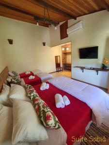 A bed or beds in a room at Pousada Recanto da Lunane