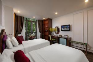 Postel nebo postele na pokoji v ubytování Hanoi Vision Premium Hotel + 37 fotografií