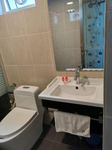 Palace Inn tesisinde bir banyo