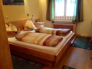 Postel nebo postele na pokoji v ubytování Gasthof Gosausee