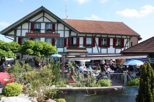 Photo de la galerie de l'établissement Hotel Restaurant Koi-Gartenteich, à Hausernmoos