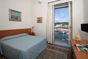 Postel nebo postele na pokoji v ubytování Locanda Mari
