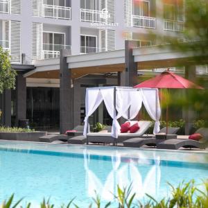Bazén v ubytování Golden City Rayong Hotel nebo v jeho okolí