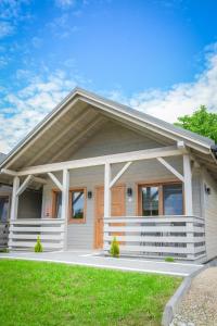 Zdjęcie z galerii obiektu Forest Camp - domki Zator, ogrzewane noclegi w Zatorze +50 zdjęć