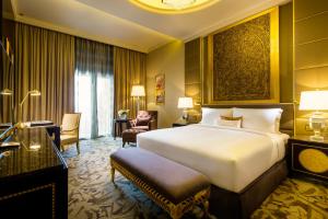 Kama o mga kama sa kuwarto sa Ezdan Palace Hotel