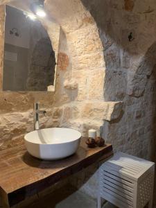 Koupelna v ubytování i Trulli del Fauno