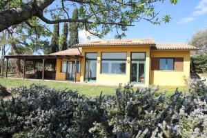 a yellow house with a garden in front of it at Villa Panorama Sirolo in Sirolo