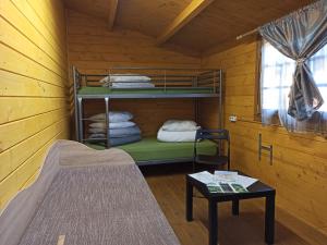 Postel nebo postele na pokoji v ubytování Biržai camping