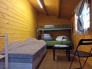 Postel nebo postele na pokoji v ubytování Biržai camping