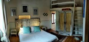 a bedroom with a bed with blue pillows at casa Le Franche in Camaiore