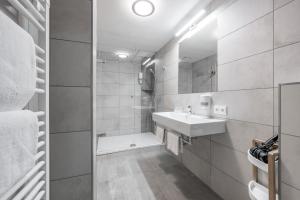 A bathroom at Gasthof Schroll