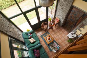 an overhead view of a living room with a green couch at Hotel Costa de Rodiles in Selorio