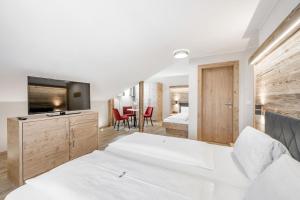 A bed or beds in a room at Gasthof Schroll