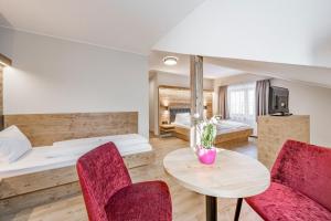 A bed or beds in a room at Gasthof Schroll