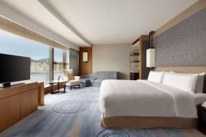 Letto o letti in una camera di Kerry Hotel Hong Kong by Shangri-la