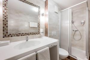 A bathroom at Gasthof Schroll